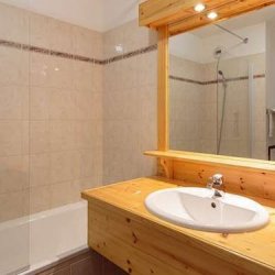 A bathroom in Chalet Nico Meribel Mottaret