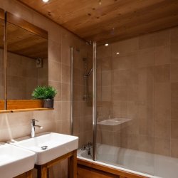 One of the bathrooms in Chalet La Fugue in Meribel