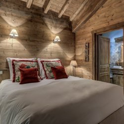 A lovely Bedroom in Chalet Amarena Meribel