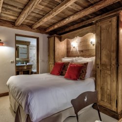 one of the ensuite Bedrooms in Chalet Amarena Meribel