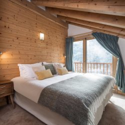 A spacious bedroom in Chalet Iamato Meribel Village