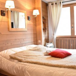 A double Bedroom in Apartment Le Coeur de Meribel