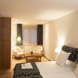 The twin bedroom in Chalet L'Eterlou Courchevel