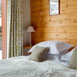 Double bedroom in Chalet Le Yeti Meribel