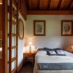 One of the ensuite bedrooms in Chalet La Fugue Meribel