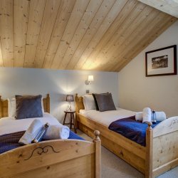 A Twin bedroom in Chalet La Chouette Meribel