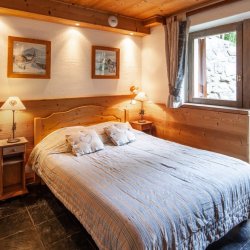 A double bedroom in Chalet La Fugue Meribel