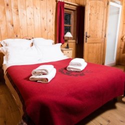 One of the bedrooms in Chalet Oursons La Tania