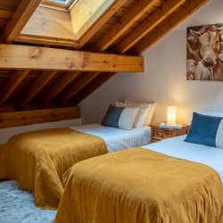 A Twin bedroom in Chalet Blanchot Meribel