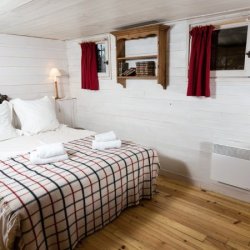 A Double bedroom in Chalet Oursons La Tania