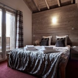 A Double bedroom in Chalet Le Bouquetin in Meribel