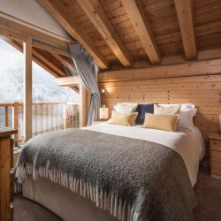 A bedroom in Chalet Iamato Meribel Village