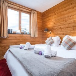 The Double Bedroom in Chalet Matisse Bas, La Tania