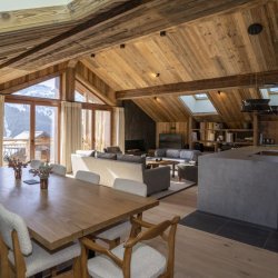 Penthouse Chalet Apartment Le Cygne in Meribel Centre