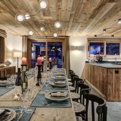 The dining area and Kitchen in Chalet Bergeronnette Meribel Nantgerel