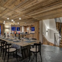 The spacious dining area in Chalet Bergeronnette Meribel Nantgerel