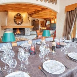 The dining area in Chalet Mira Belum Meribel