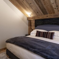 A double bedroom in Chalet Apartment Le Cygne Meribel Centre