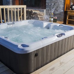 The outdoor Hot Tub at Chalet Le Yeti in Meribel