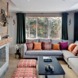 The living room in Chalet Le Yeti Meribel