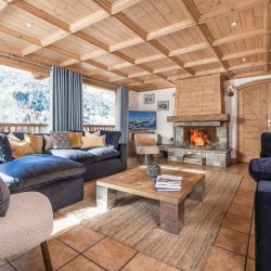 The living room with fireplace in Chalet Iamato Meribel Village