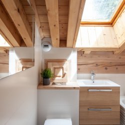 A bathroom in Chalet Chardon Meribel