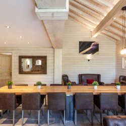 The dining area in Chalet Chardon Meribel