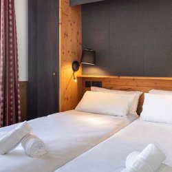 Twin bedroom, 8-10 person superior apartment, Les Balcons de Val Thorens