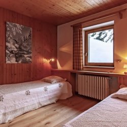 Twin Bedroom in Chalet La Renarde, Meribel