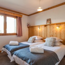 Twin bedroom in Chalet Charmille Meribel