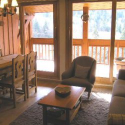 Living and dining area of apartment Cristal in Meribel