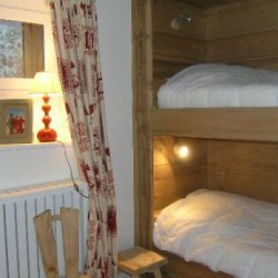 Bedroom with bunkbeds in apartment Le Coeur de Meribel