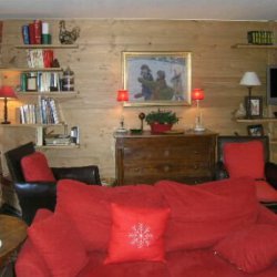 The spacious living area in apartment Le Coeur de Meribel