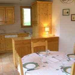 Dining and kitchen area in Apartment Grand Duc in Meribel