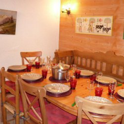 Dining area in apartment Petaru Meribel