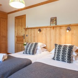 Twin bedroom in Chalet Charmille Meribel