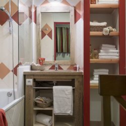 Bathroom in the Ravines apartments Meribel