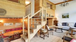 The living and dining areas in Apartment Petaru in Meribel Centre