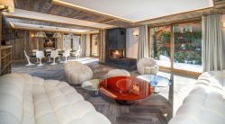 The spacious and comfortable living and dining areas in Chalet Apartment L'Ours Rouge Meribel Village