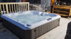 The outdoor Hot Tub at Chalet Le Yeti in Meribel